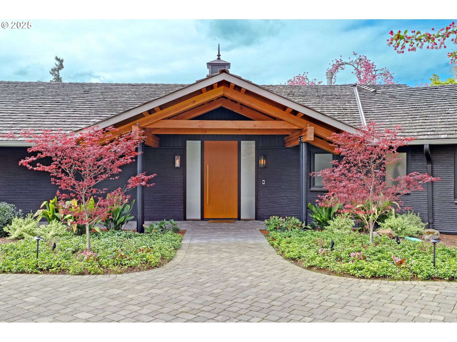 Property Photo:  7750 SW Montclair Dr  OR 97225 