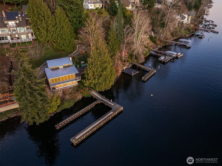 Property Photo:  8025 W Mercer Way  WA 98040 