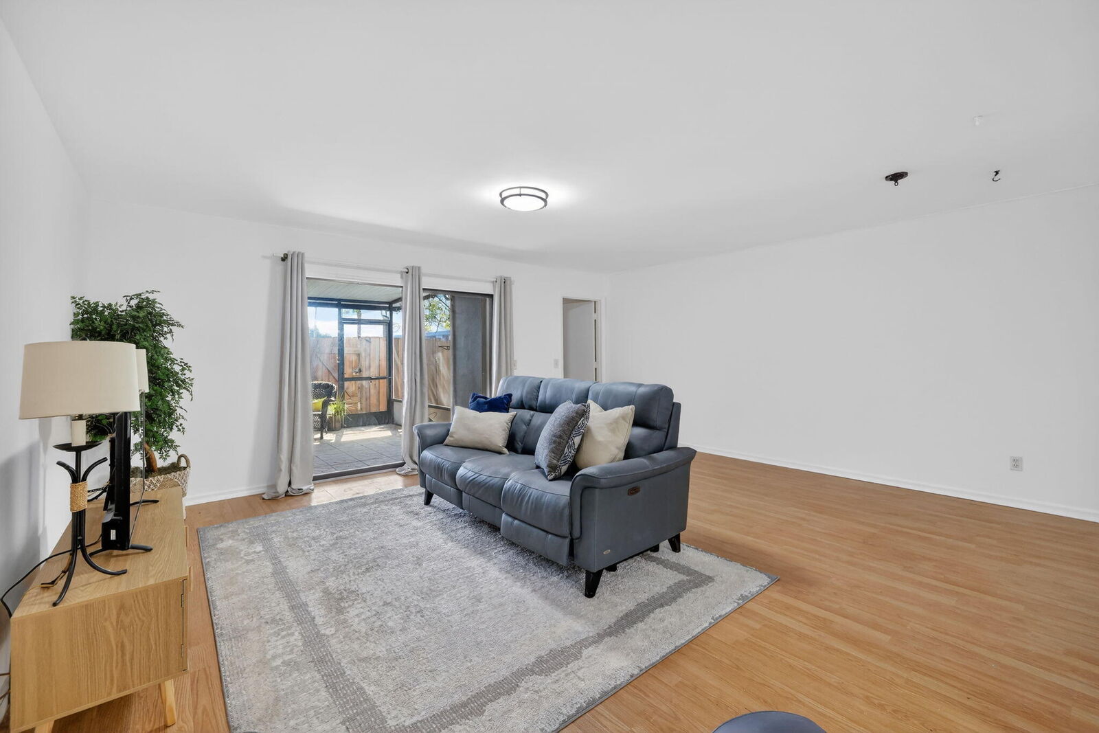 Property Photo:  2090 Colonial Road 5  FL 34950 