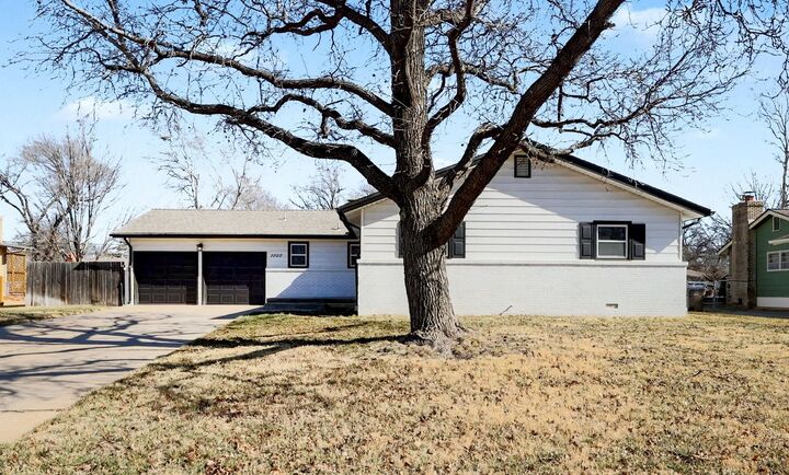 Property Photo:  1020 N Brookfield St  KS 67206 