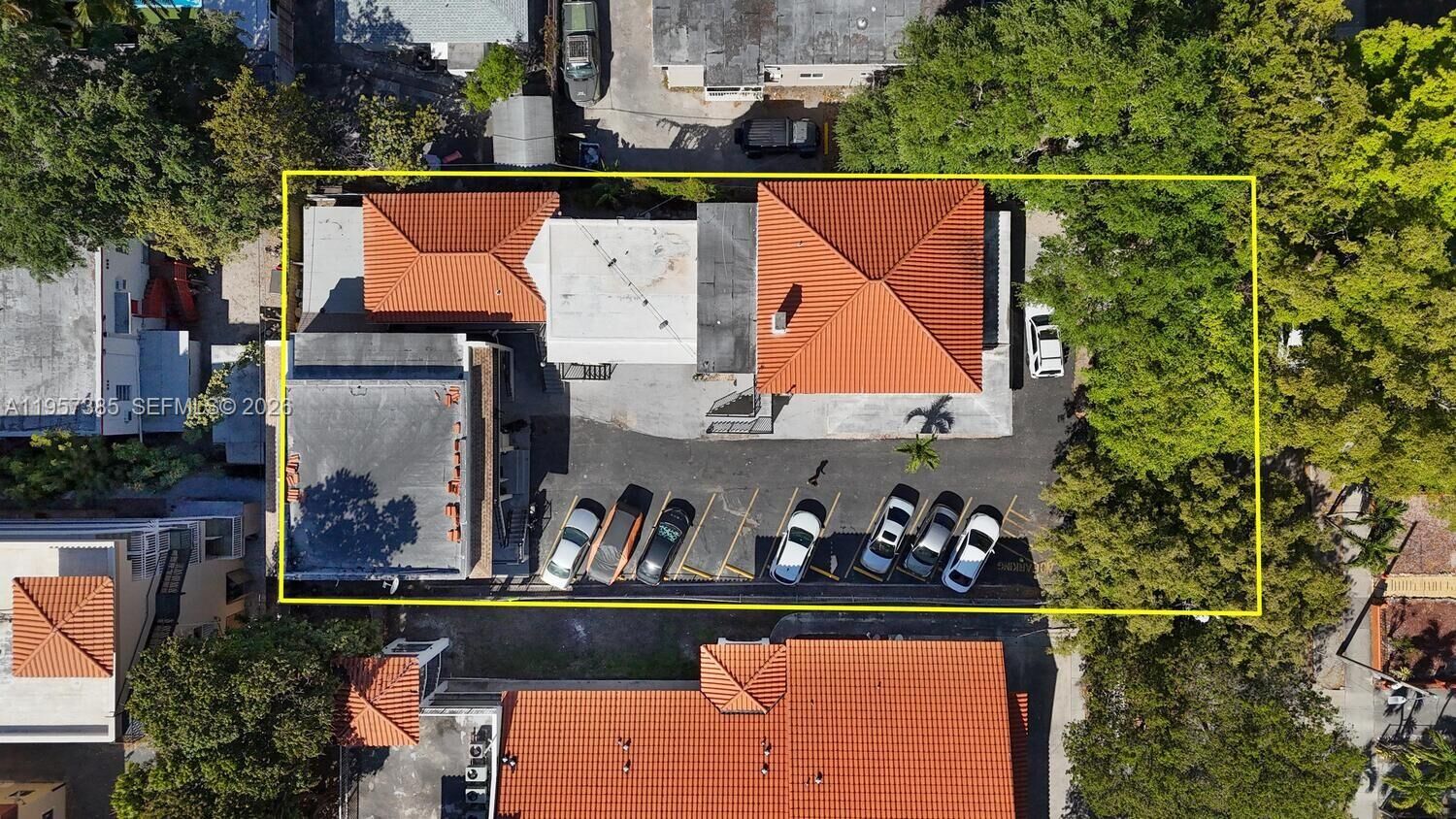 Property Photo:  1362 SW 2nd St  FL 33135 