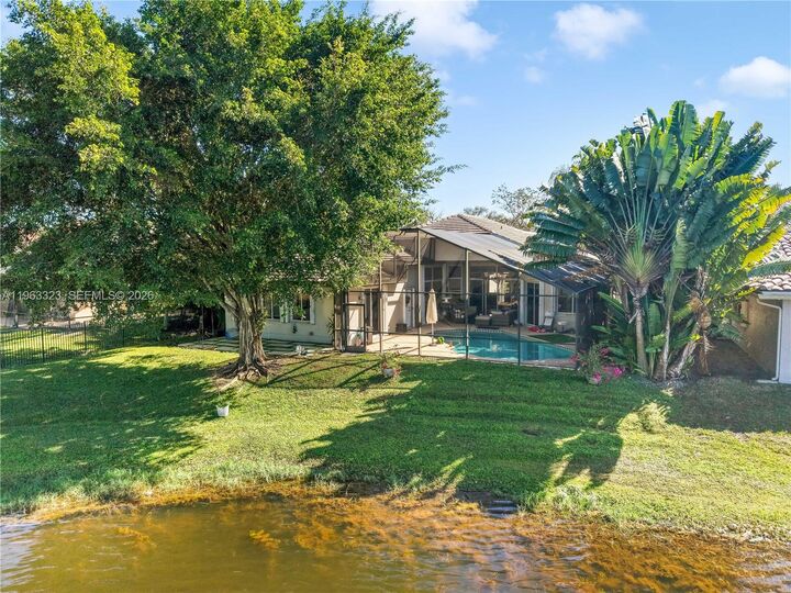 Property Photo:  2633 Oakbrook Dr  FL 33332 