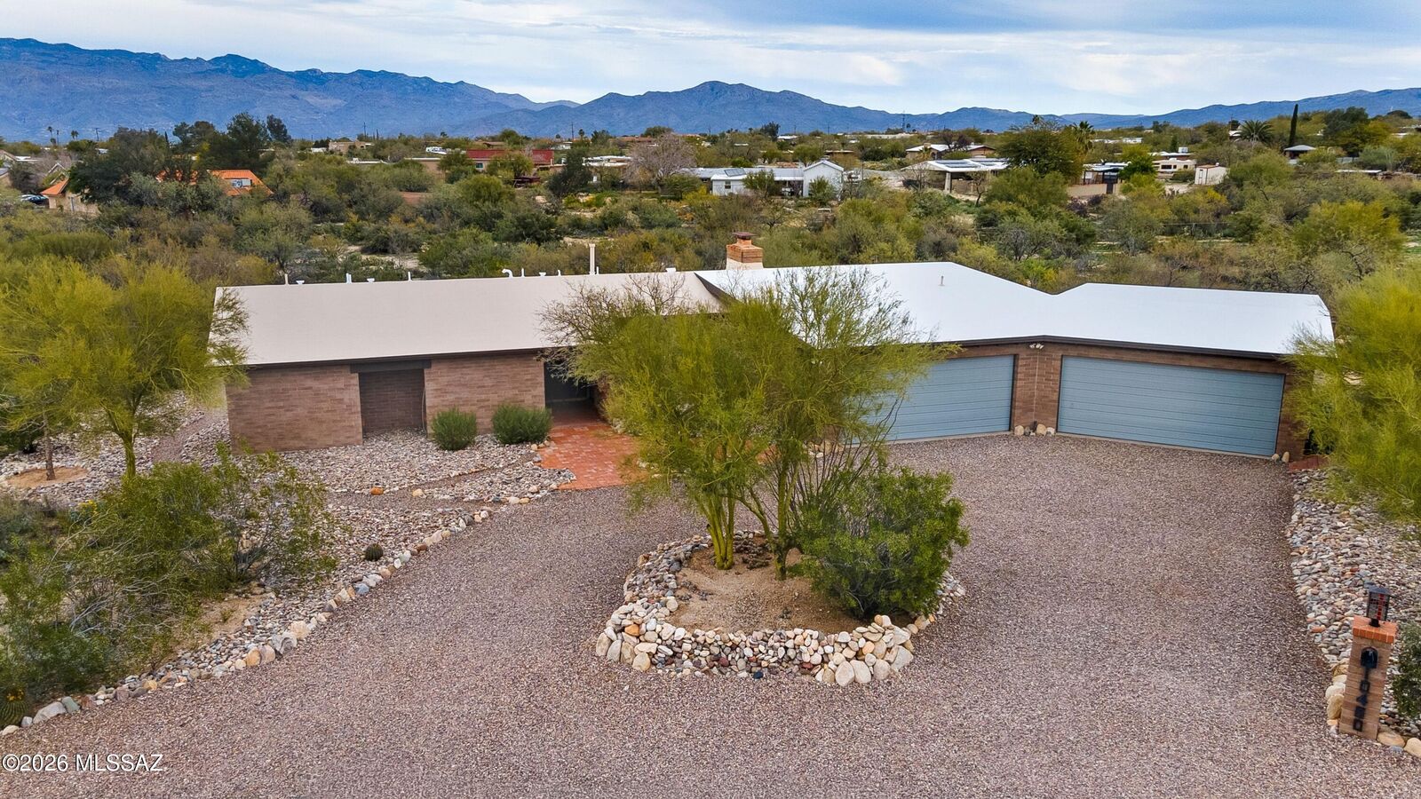 Property Photo:  10460 E Via Del Mar  AZ 85748 