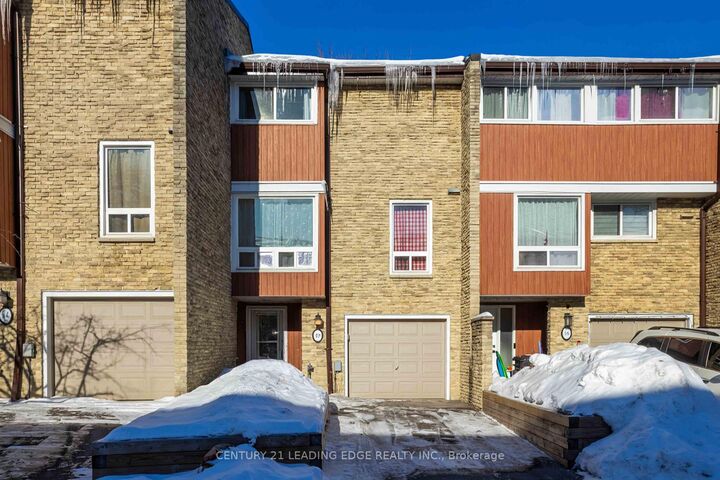 Property Photo:  915 Inverhouse Drive 15  ON L5J 4B2 