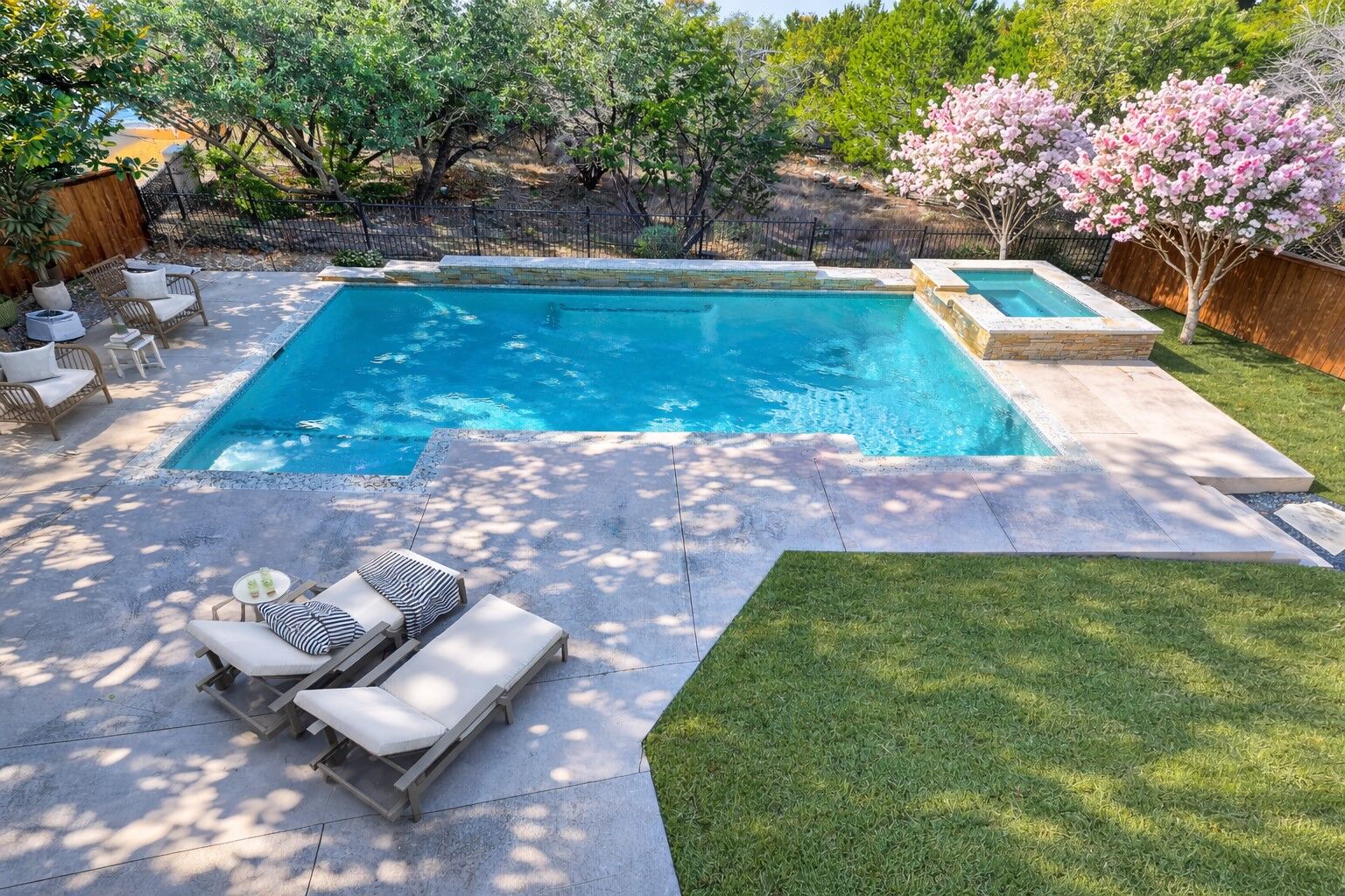 Property Photo: 808 Horseback Hollow Drive TX 78732