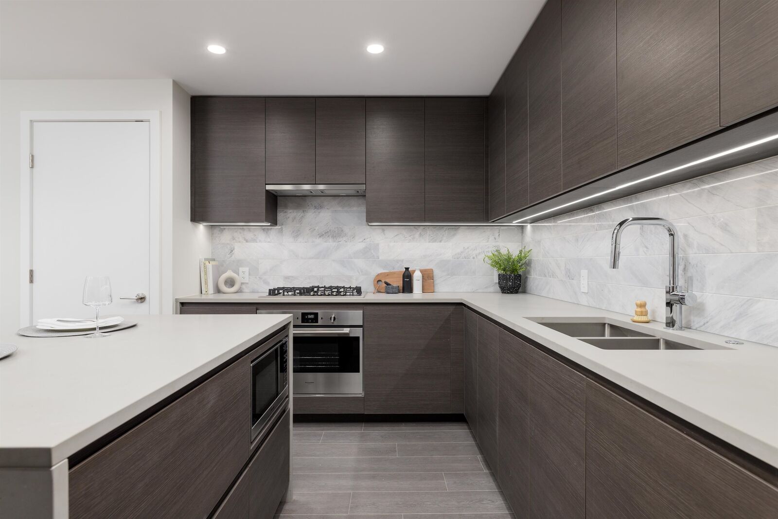 Property Photo: 2108 Gilmore Avenue 4611 BC V5C 0N8