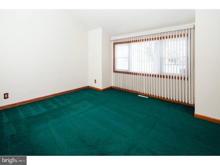 Property Photo:  225 Brennen Drive  DE 19713 