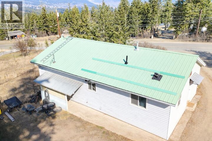 Property Photo: 915 Dog Creek Road BC V2G 3G5