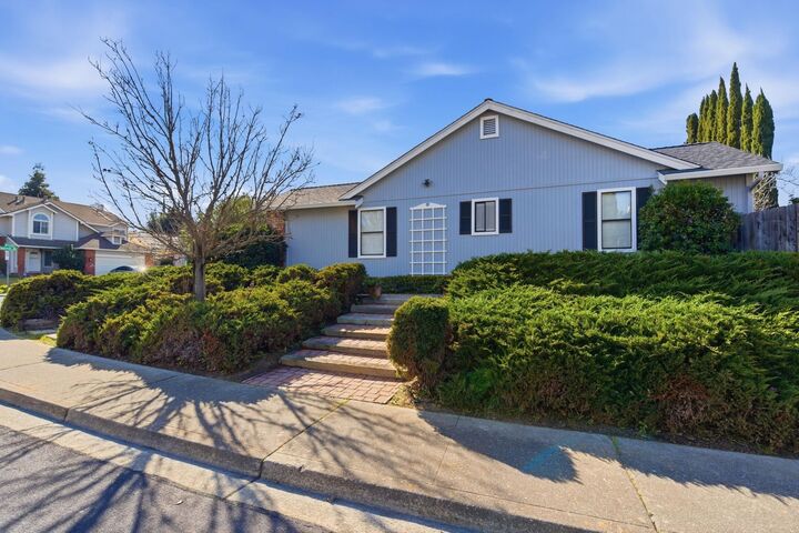 Property Photo:  1009 Flintrock Dr  CA 94509 
