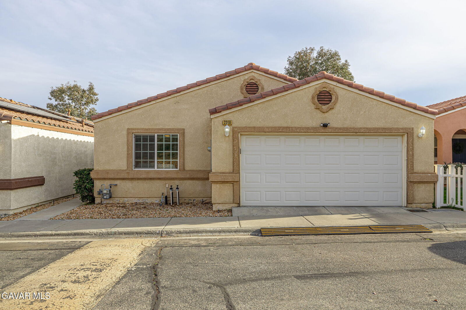 Property Photo:  2318 Horizon Drive  CA 93560 