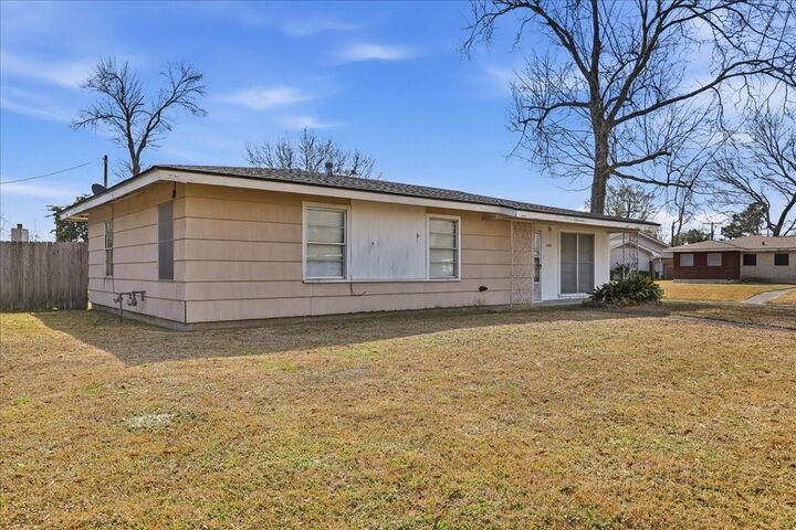Property Photo:  1709 Robin Avenue  TX 77632 