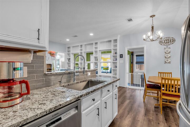 Property Photo:  242 Sunset Path N  TX 77316 