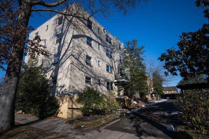 Property Photo: 612 11th Ave Apt 1B WV 25701