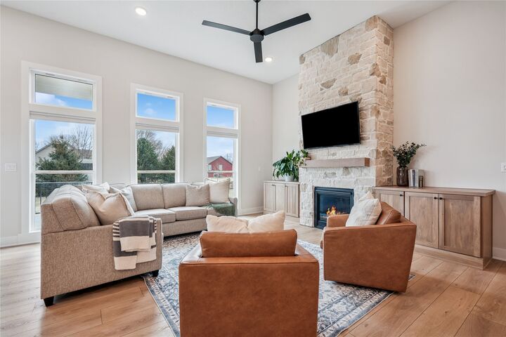 Property Photo:  2005 NE 19th Street  IA 50021 