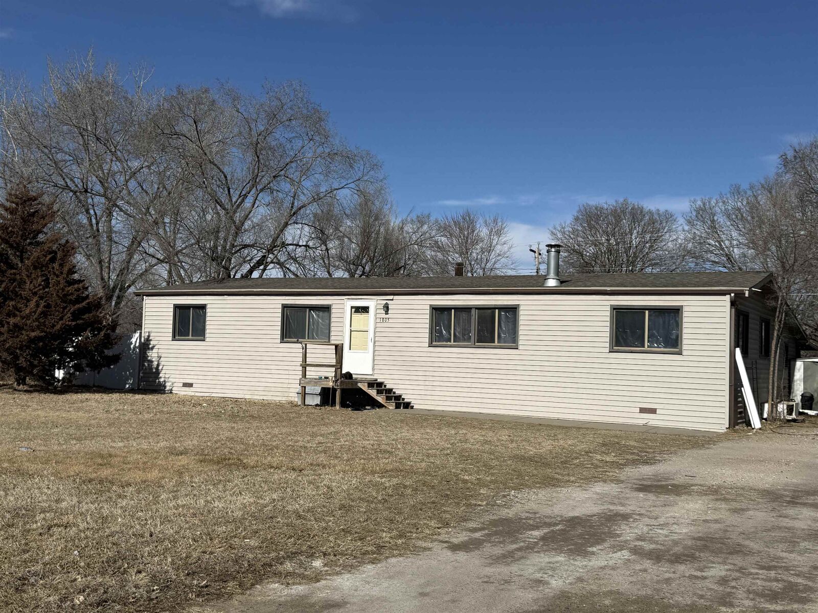 Property Photo: 1805 W 17 NE 69101