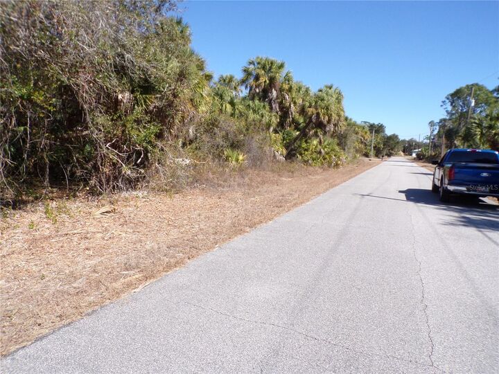 Property Photo:  Las Almanos Avenue  FL 34288 
