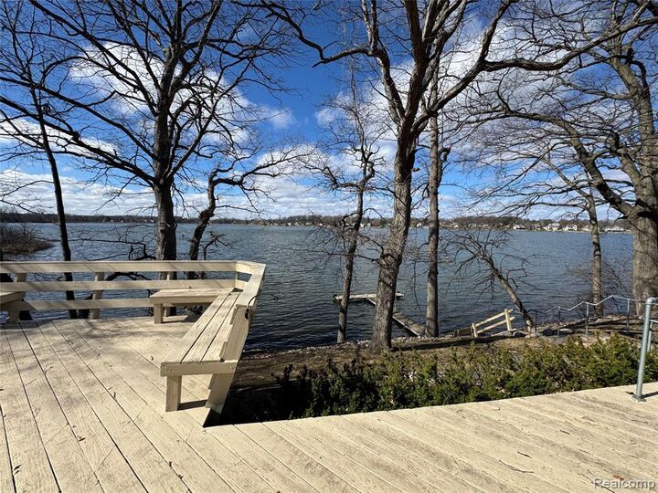 Property Photo:  4028 Loon Lake Court  MI 48451 9456 