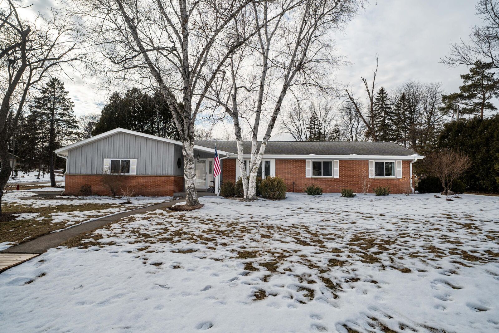 Property Photo:  301 Madero Dr  WI 53092 