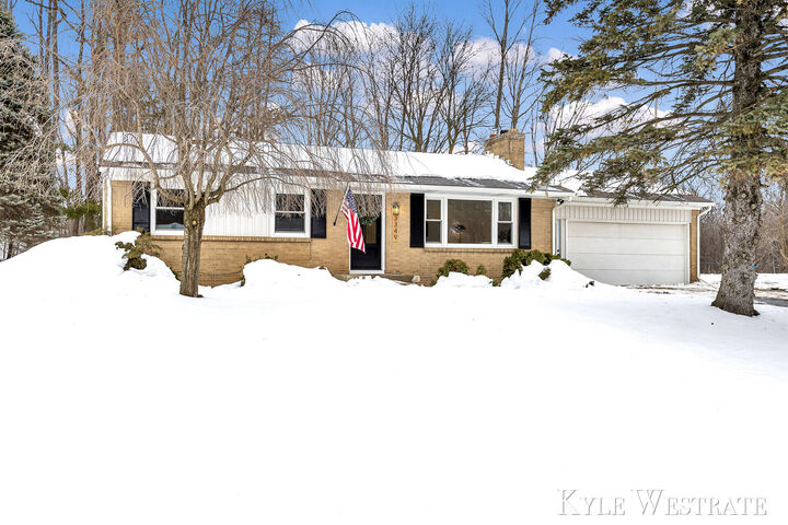 Property Photo: 3349 Chevy Chase Street NE MI 49546