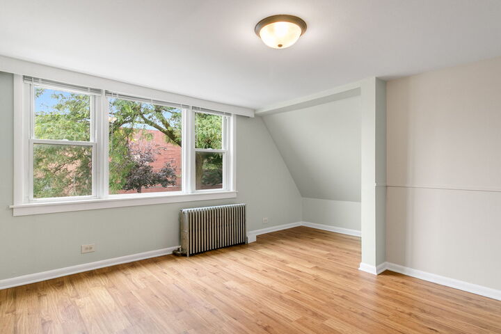 Property Photo:  1342 Circle Avenue 2  IL 60130 