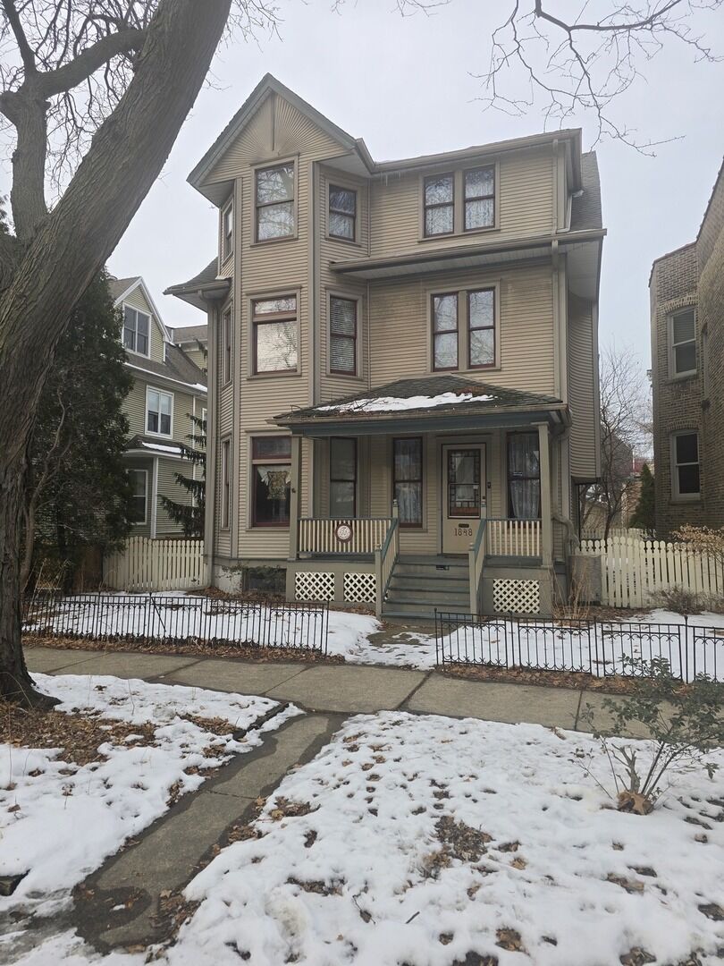 Property Photo:  1848 W Berenice Avenue  IL 60613 