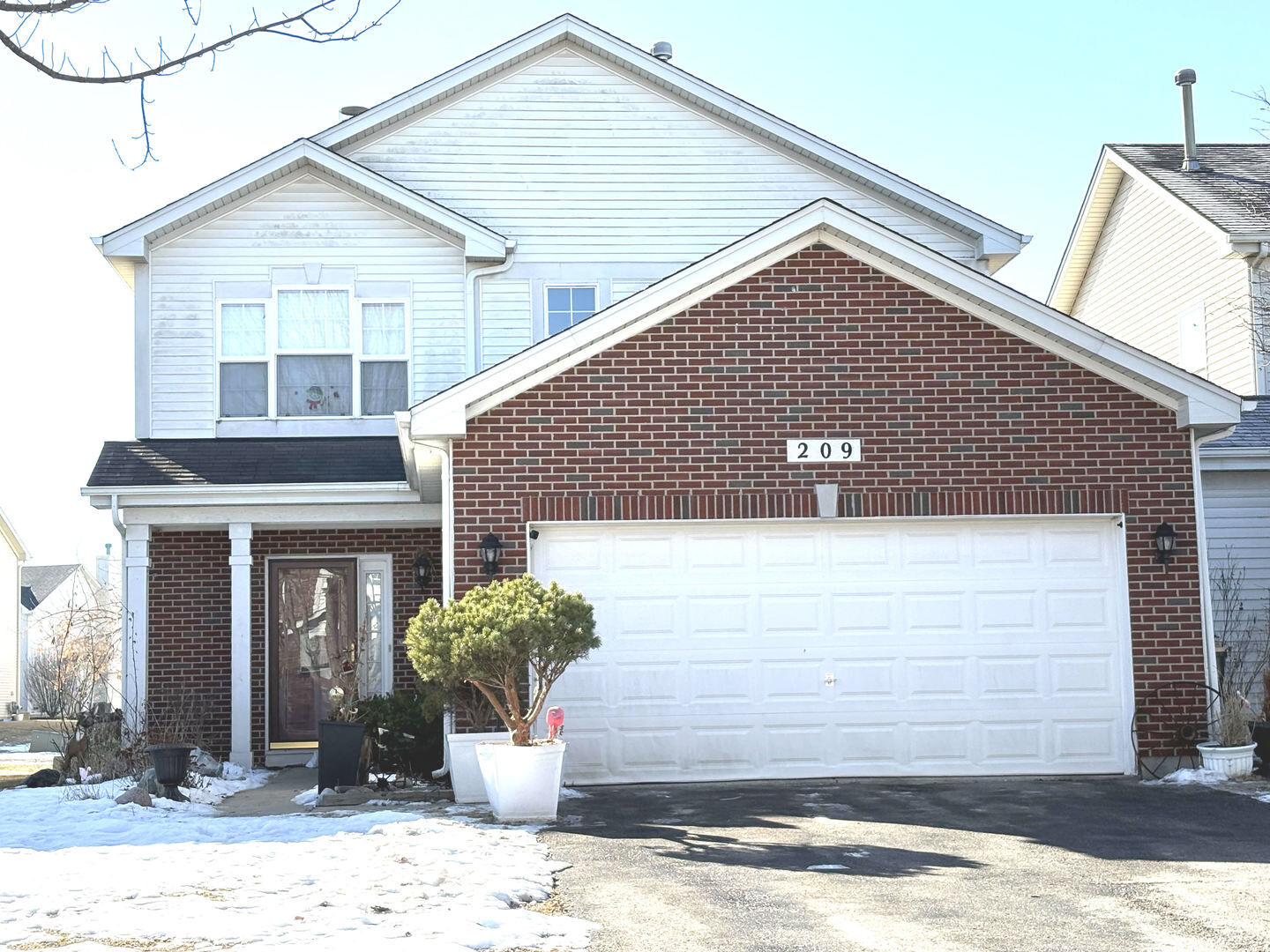 Property Photo:  209 W Norwell Lane  IL 60073 