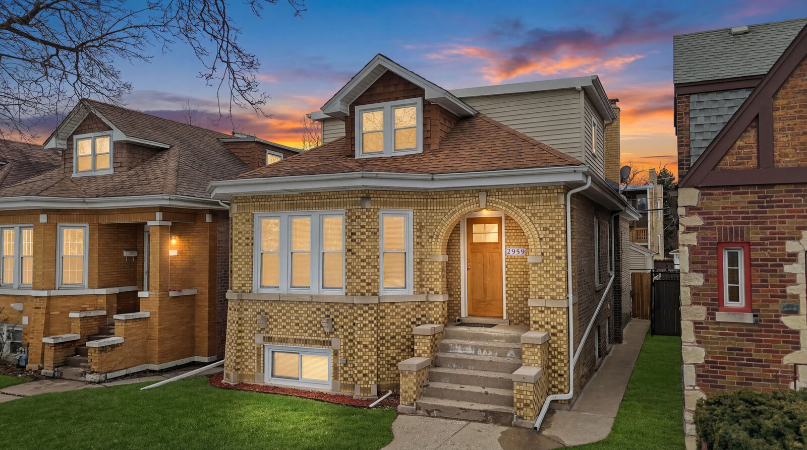 Property Photo:  2950 N Lowell Avenue  IL 60641 