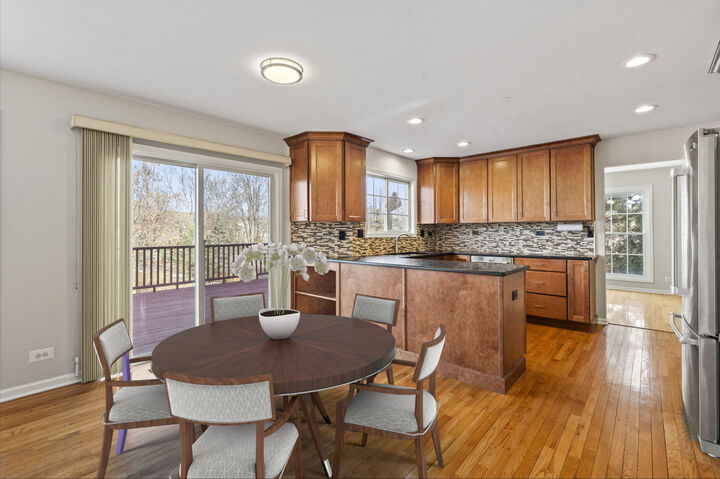 Property Photo: 1460 Lancaster Lane IL 60102