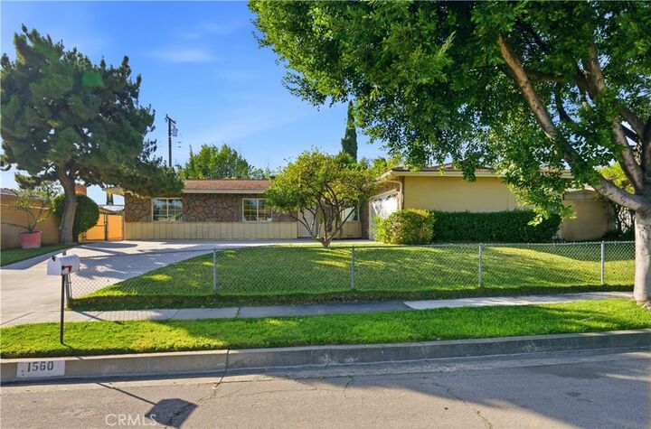 Property Photo:  1560 N Vista Avenue  CA 92376 