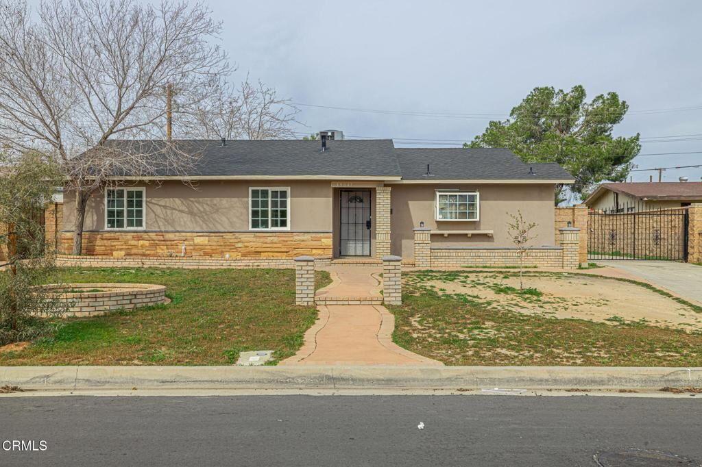 Property Photo:  39047 Juniper Tree Road  CA 93551 