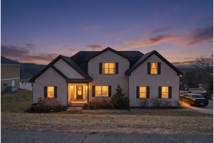 Property Photo: 1707 Aster Dr TN 38401