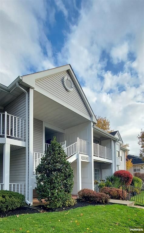 Property Photo:  1060 Ash Drive  NJ 07430 