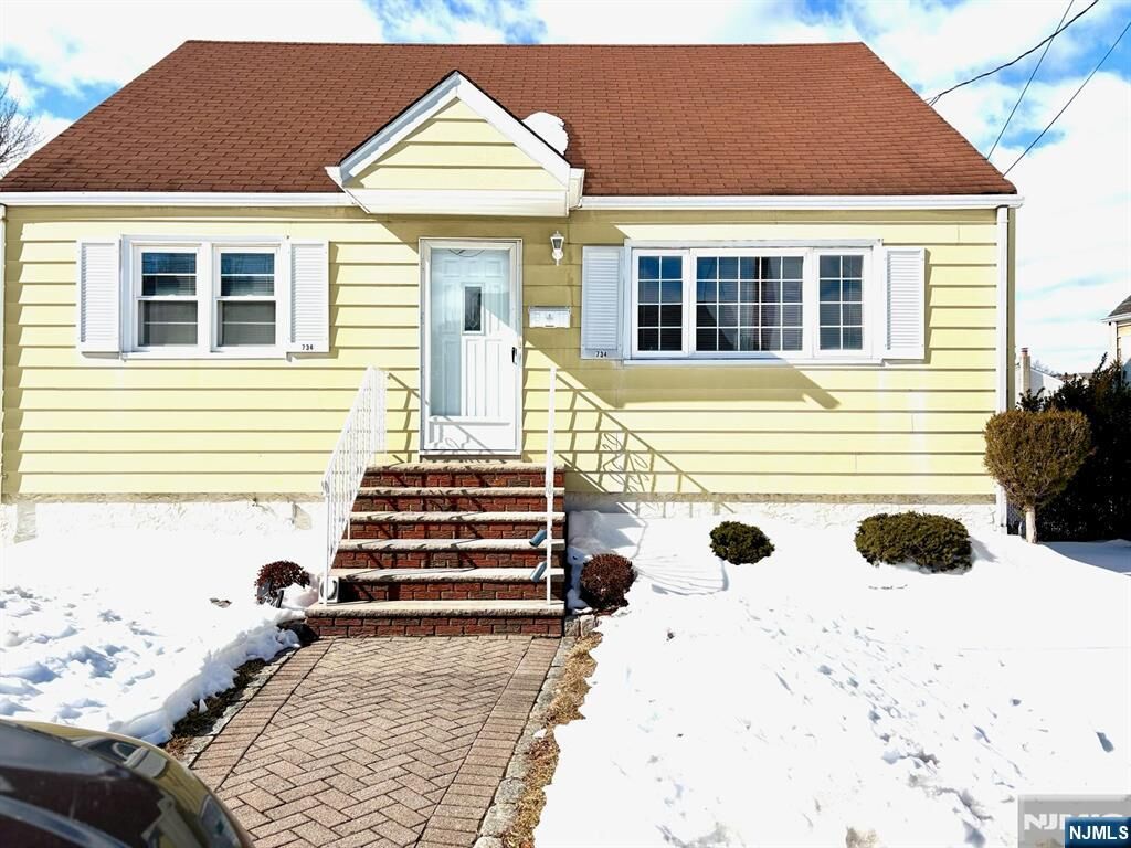 Property Photo:  734 Louise Court  NJ 07071 