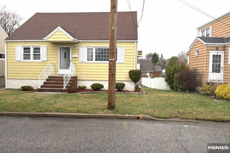 Property Photo:  734 Louise Court  NJ 07071 