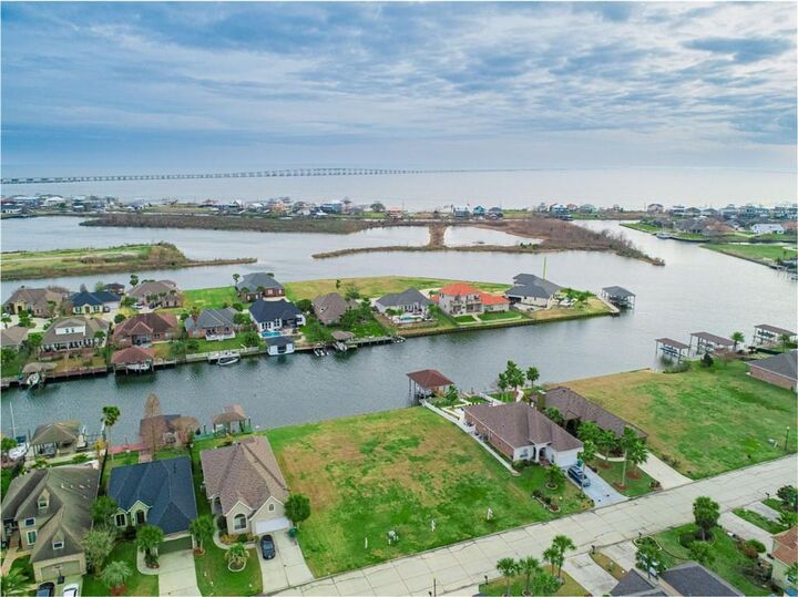 Property Photo:  1446 Royal Palm Drive  LA 70458 