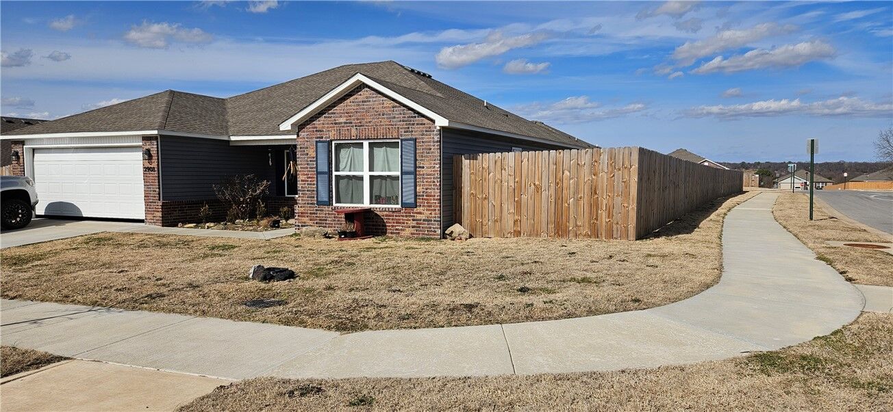 Property Photo: 2908 W Obsidian Street AR 72704