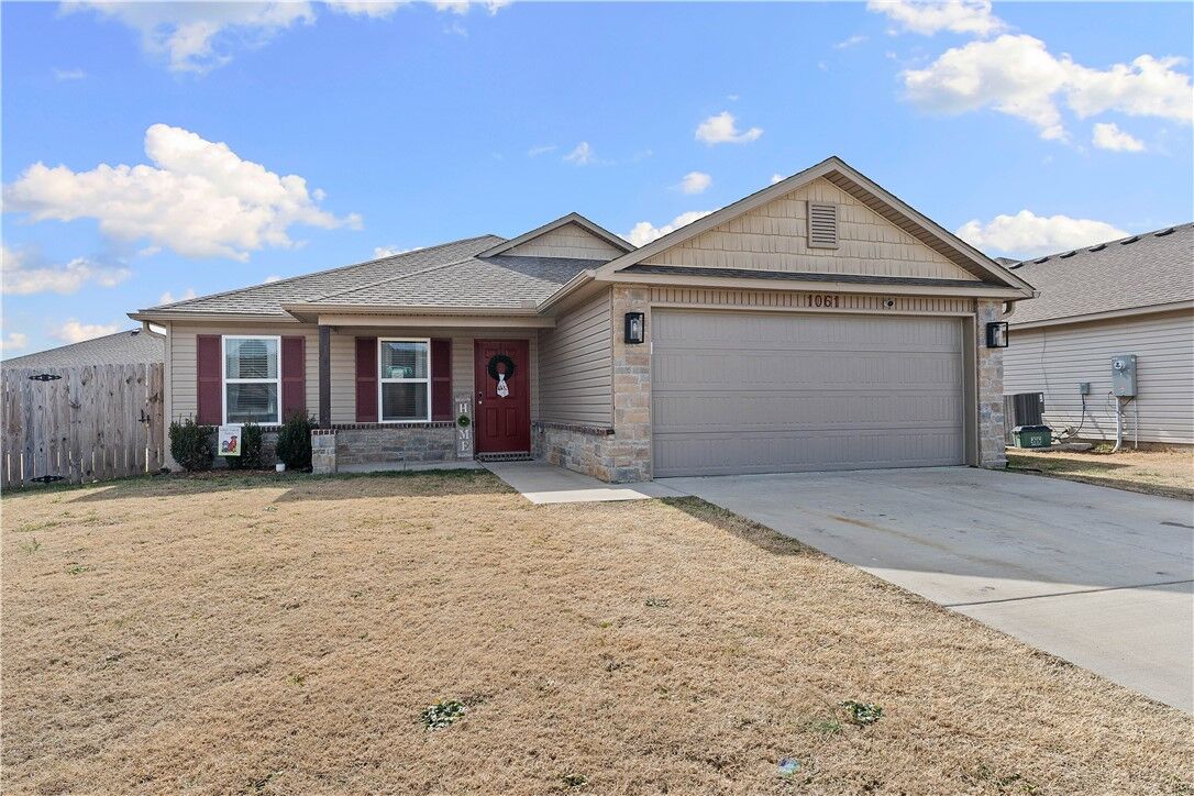 Property Photo:  1061 E Bunting Street  AR 72701 