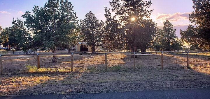 Property Photo:  3913 SE Umatilla Loop  OR 97754 