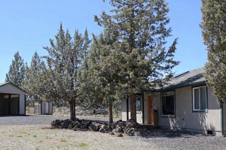 Property Photo:  3913 SE Umatilla Loop  OR 97754 
