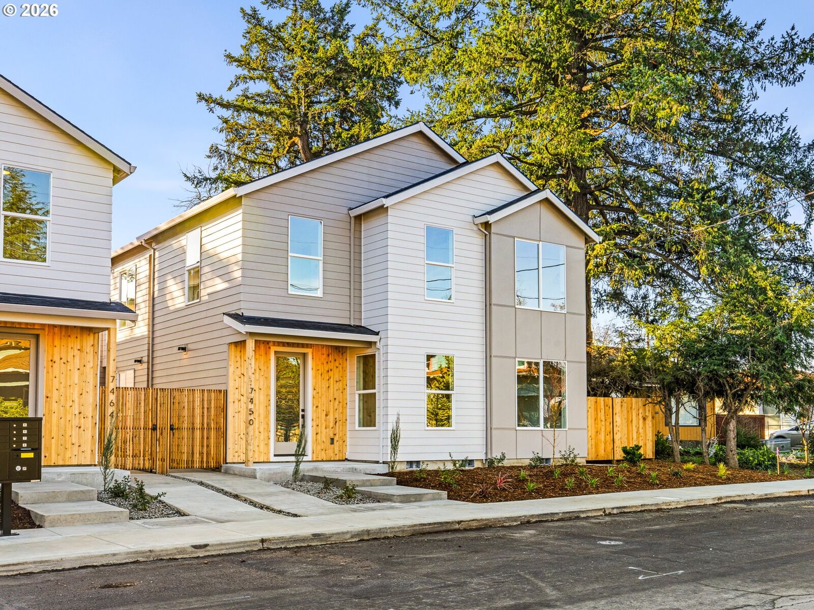 Property Photo:  7452 SE Tolman St  OR 97213 