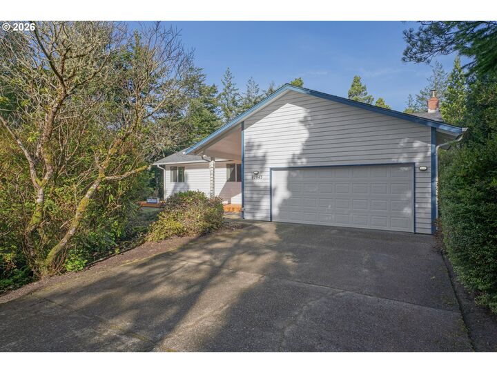 Property Photo: 87843 Sandrift St OR 97439