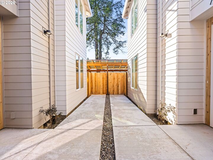 Property Photo:  7448 SE Tolman St  OR 97206 