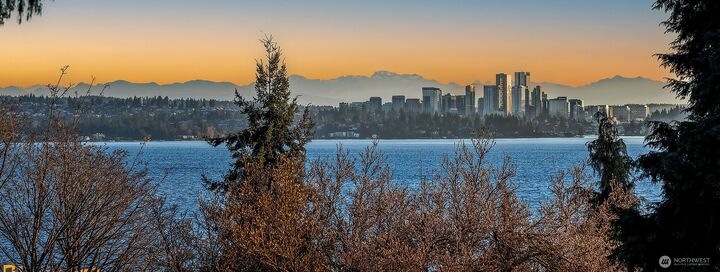 Property Photo:  707  Lake Washington Boulevard S  WA 98144 