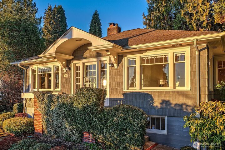 Property Photo:  707  Lake Washington Boulevard S  WA 98144 