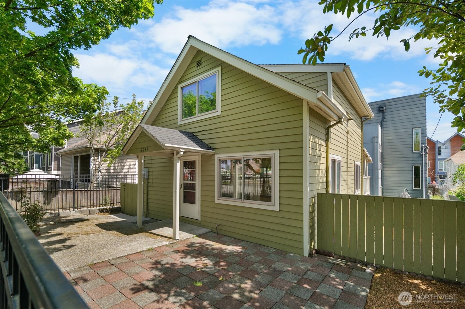 Property Photo:  6638  Corson Avenue S  WA 98108 