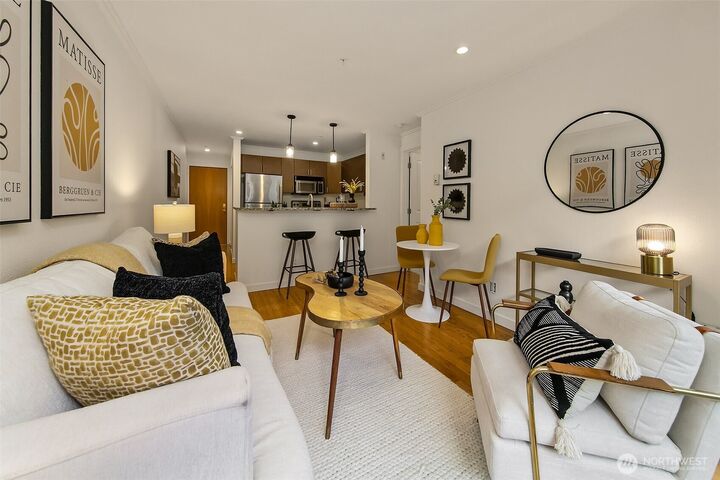 Property Photo:  626  4th Avenue W 305  WA 98119 