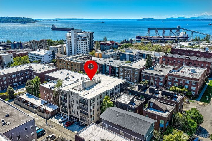 Property Photo:  626  4th Avenue W 305  WA 98119 