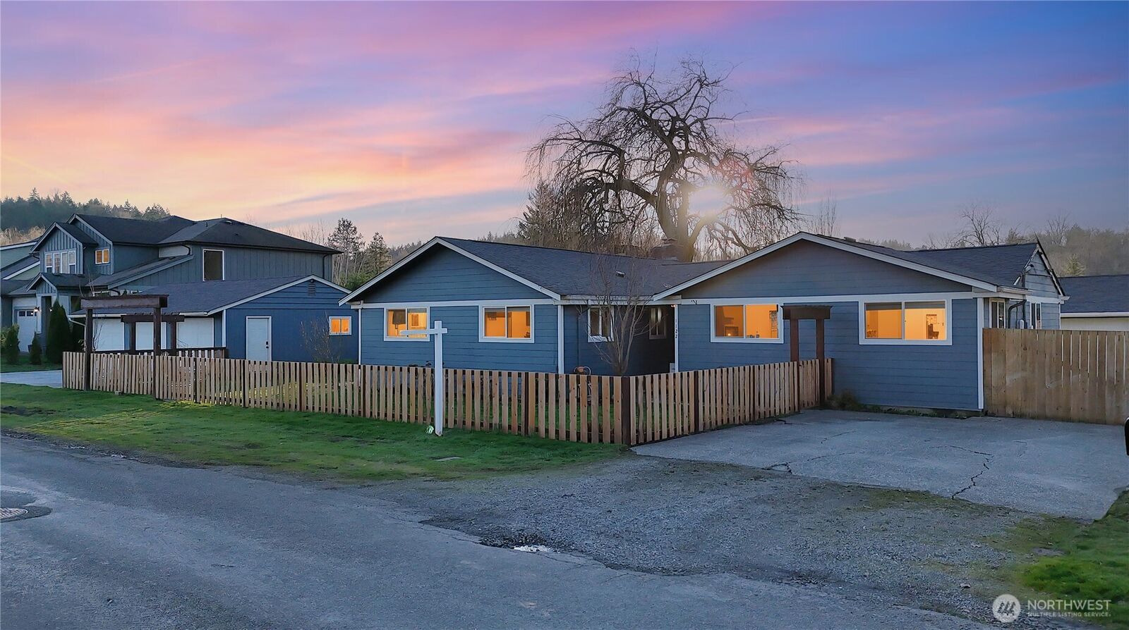 Property Photo:  1122  13th Street SW  WA 98371 