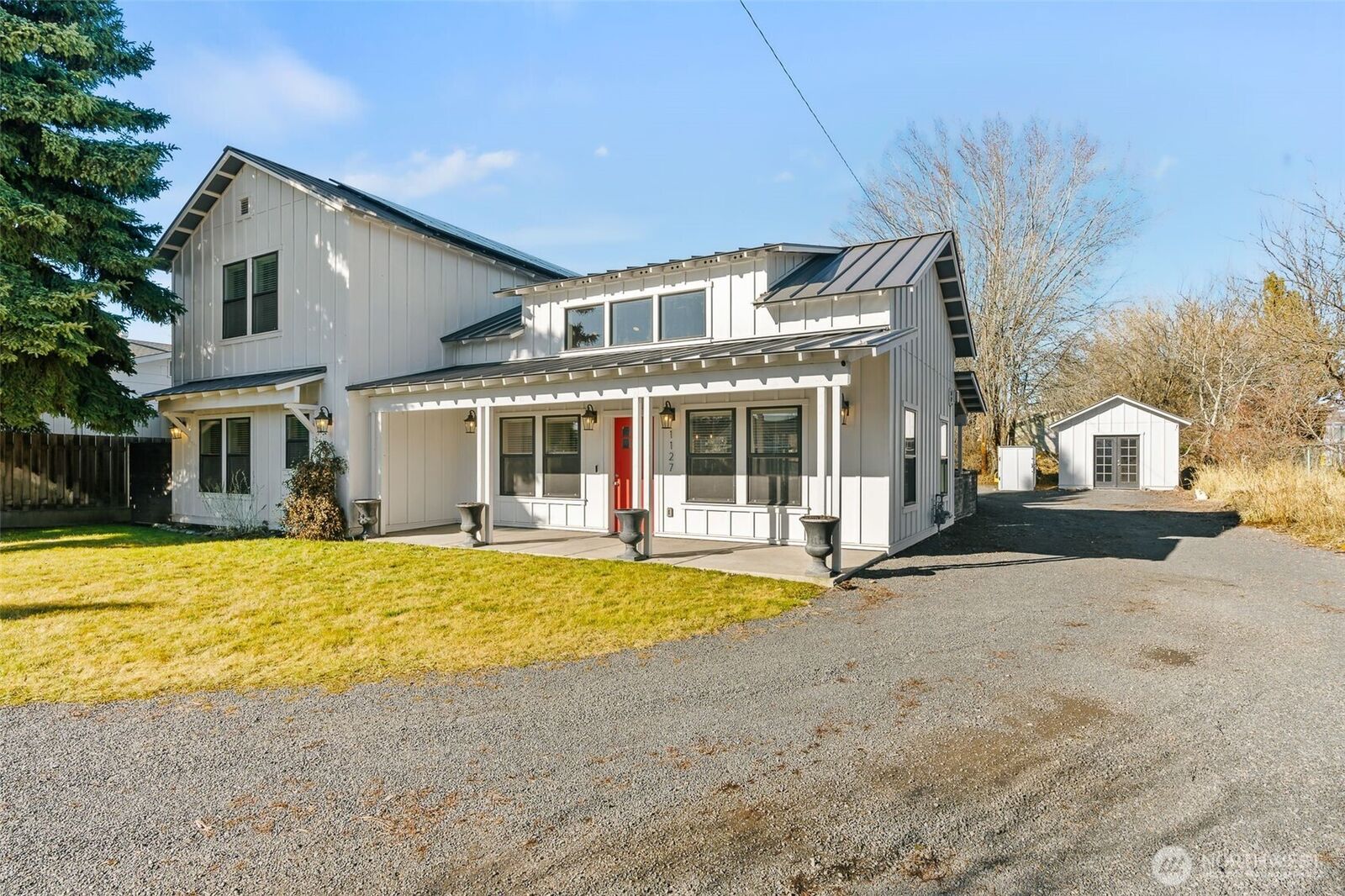 Property Photo: 1127 E Capitol Avenue WA 98926