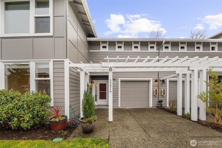 Property Photo: 22519 SE 38th Terrace 1423 WA 98029